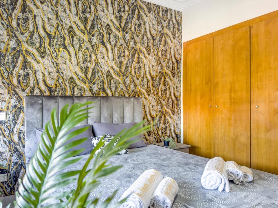 towels, wardrobe, air conditioner