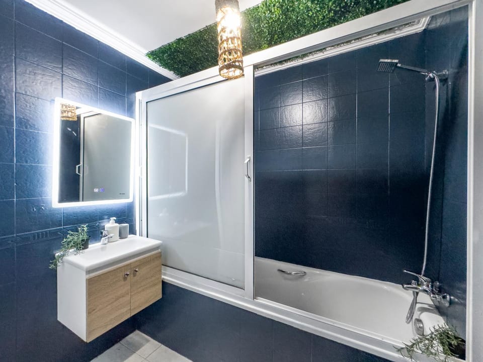 Bathroom, Bath, hair dryier, towels