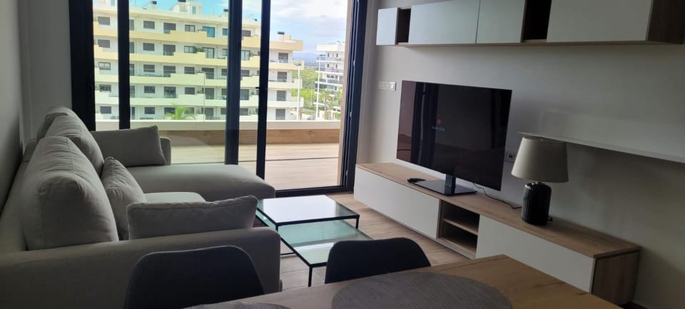 Communal lounge/ TV room, TV and multimedia, Living room, Seating area, Evening entertainment