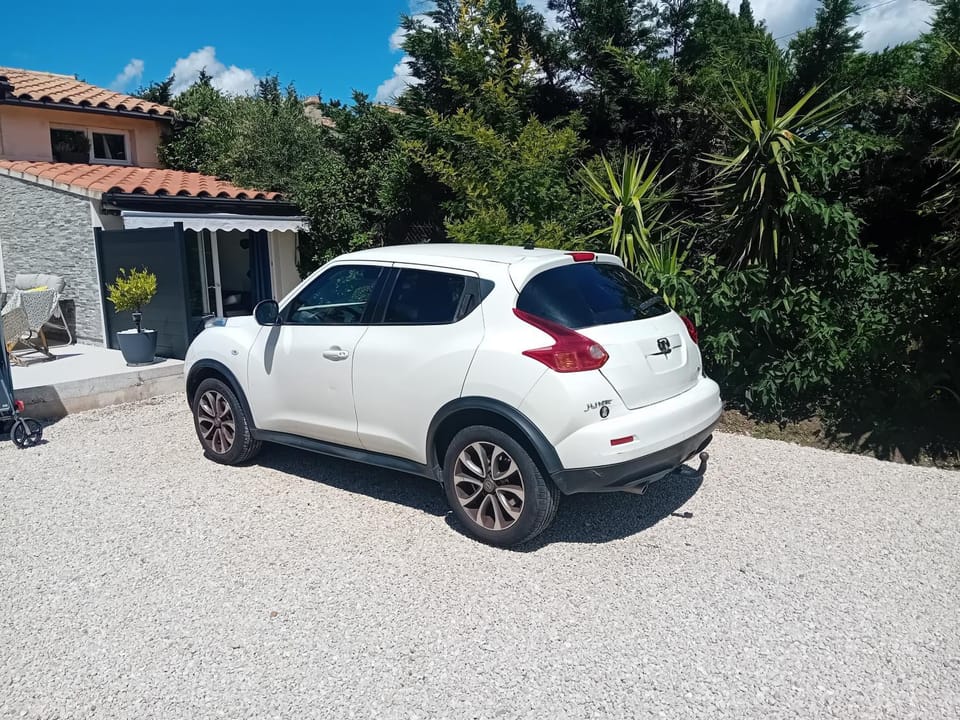 T2 avec extérieur et parking - Quartier pavillonaire calme -Proche commerces et bus - Avignon à 5 min Apartment in Villeneuve-lès-Avignon
