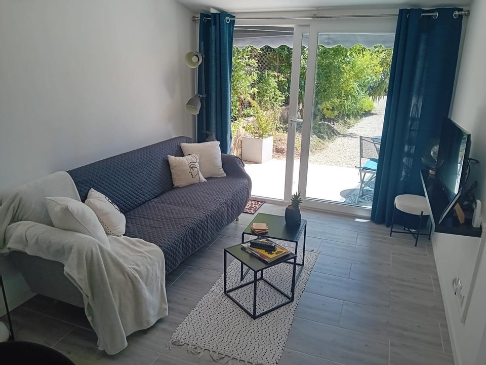 T2 avec extérieur et parking - Quartier pavillonaire calme -Proche commerces et bus - Avignon à 5 min Apartment in Villeneuve-lès-Avignon