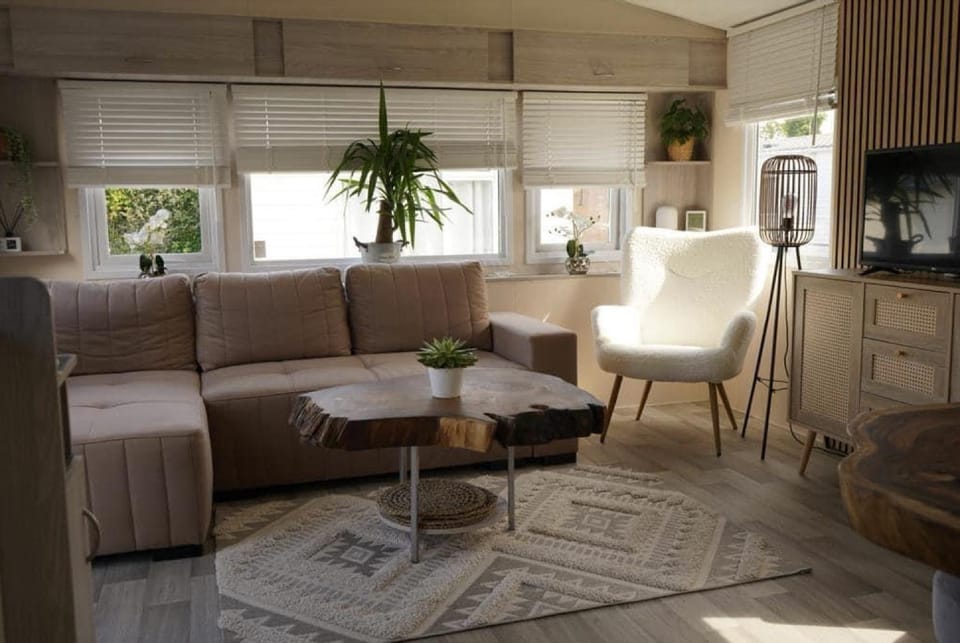 Communal lounge/ TV room, Living room