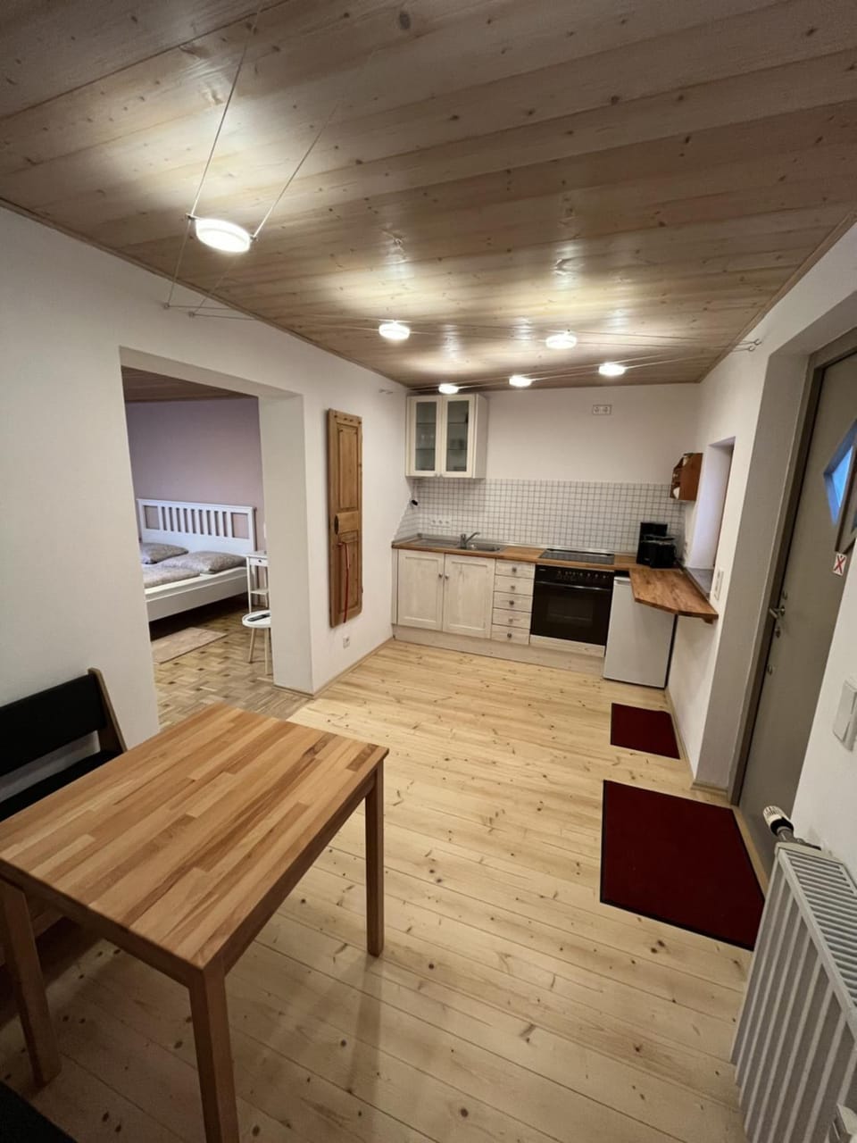 Kitchen or kitchenette, Seating area, Dining area, stove