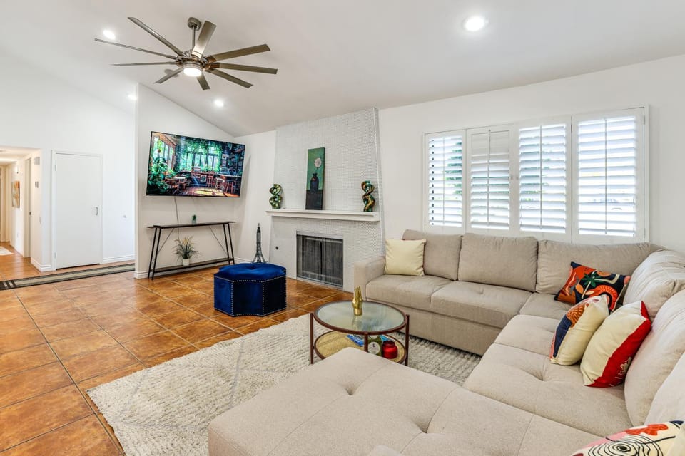 2 Mi to Downtown Palm Springs Scenic Home with Yard House in Palm Springs