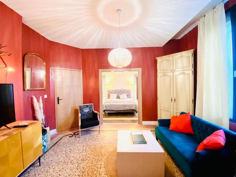 La suite 2 pièces lit queen size entrée privée Apartment in Nimes