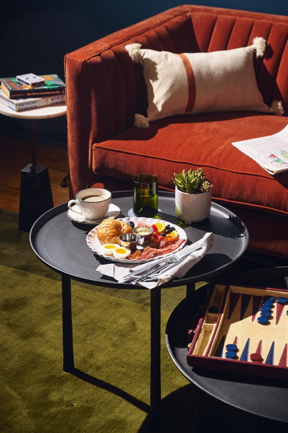 Living room, Food and drinks, Food, Breakfast