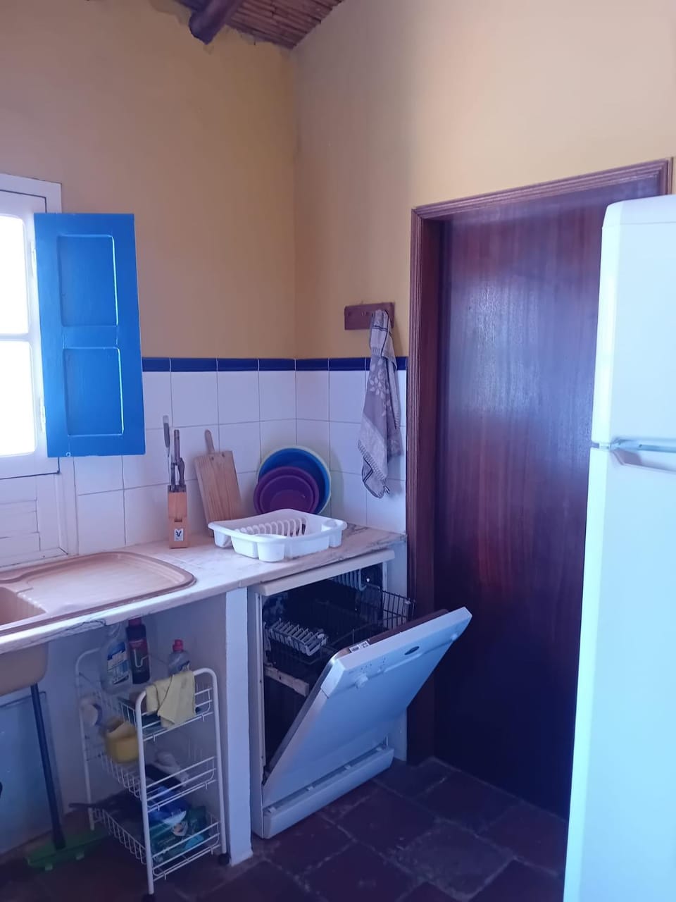Kitchen or kitchenette, Dining area, dishwasher