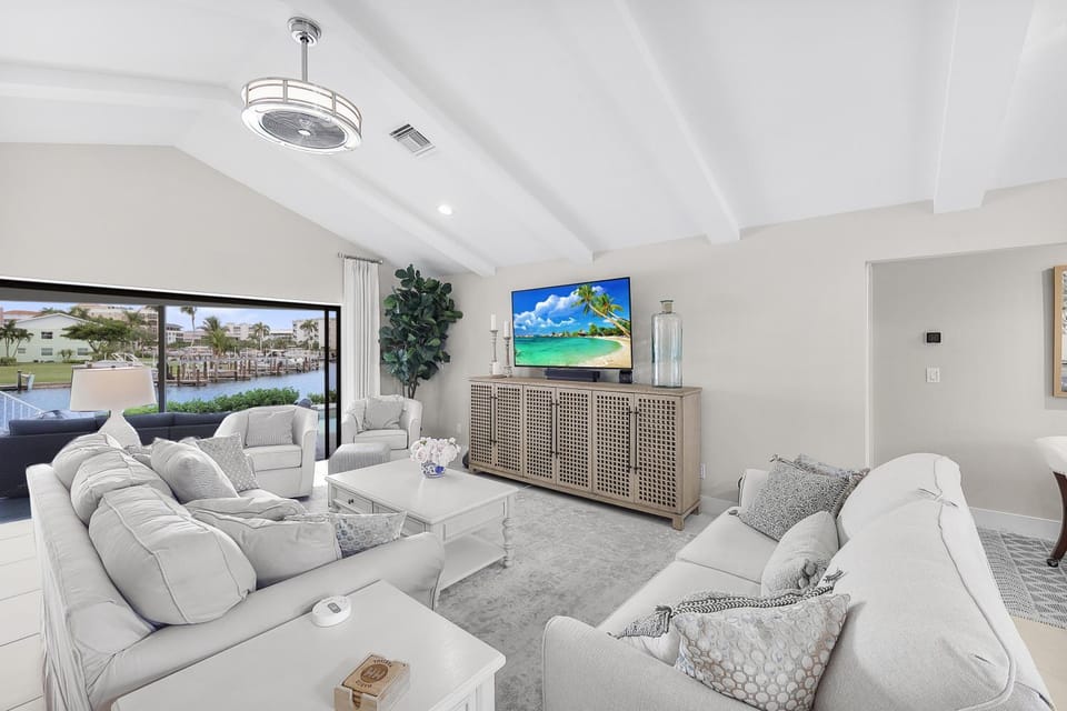 S exposure waterfront home near beach/food/fun House in Marco Island