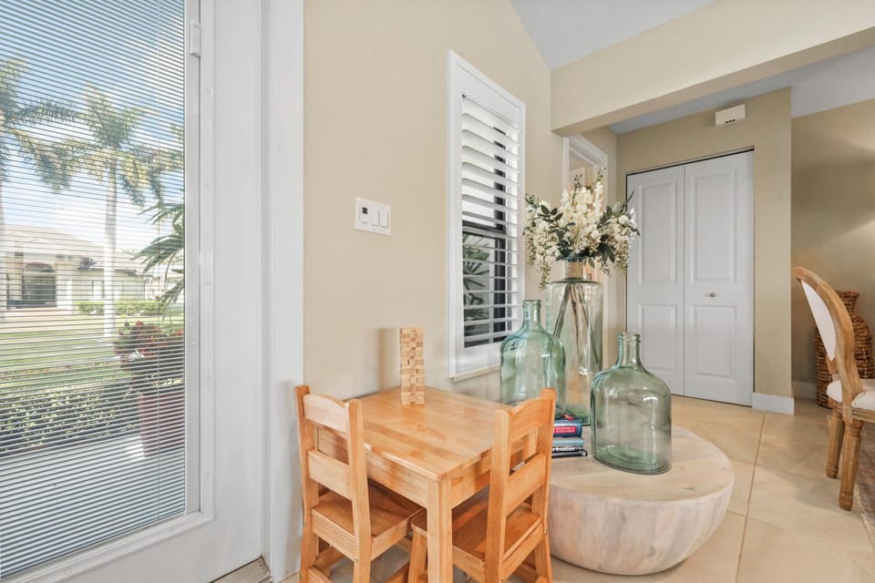 S exposure waterfront home near beach/food/fun House in Marco Island