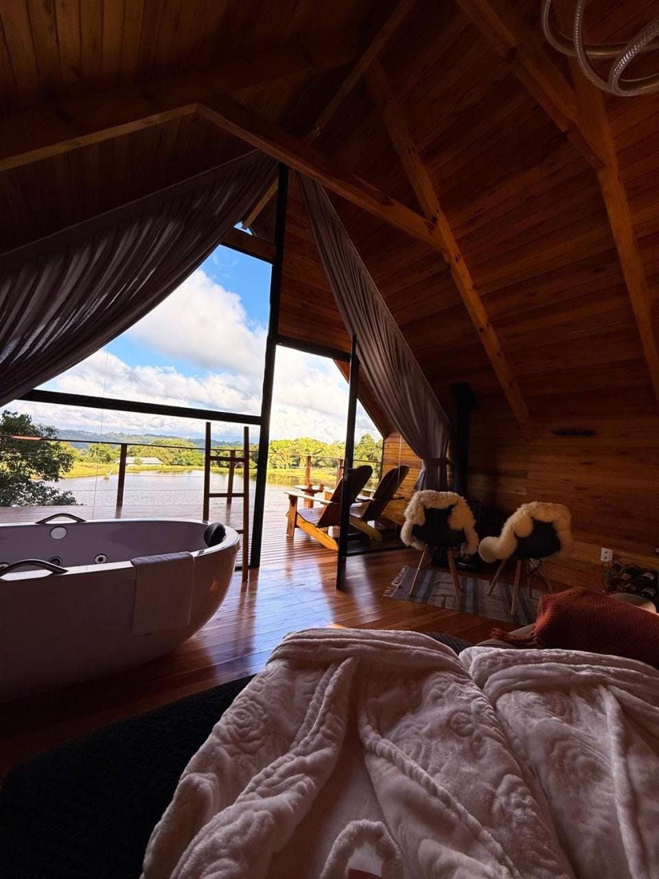 Bedroom, Garden view, Lake view, Mountain view