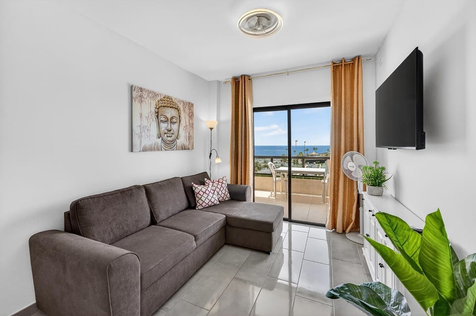 TV and multimedia, Living room, Seating area, Evening entertainment