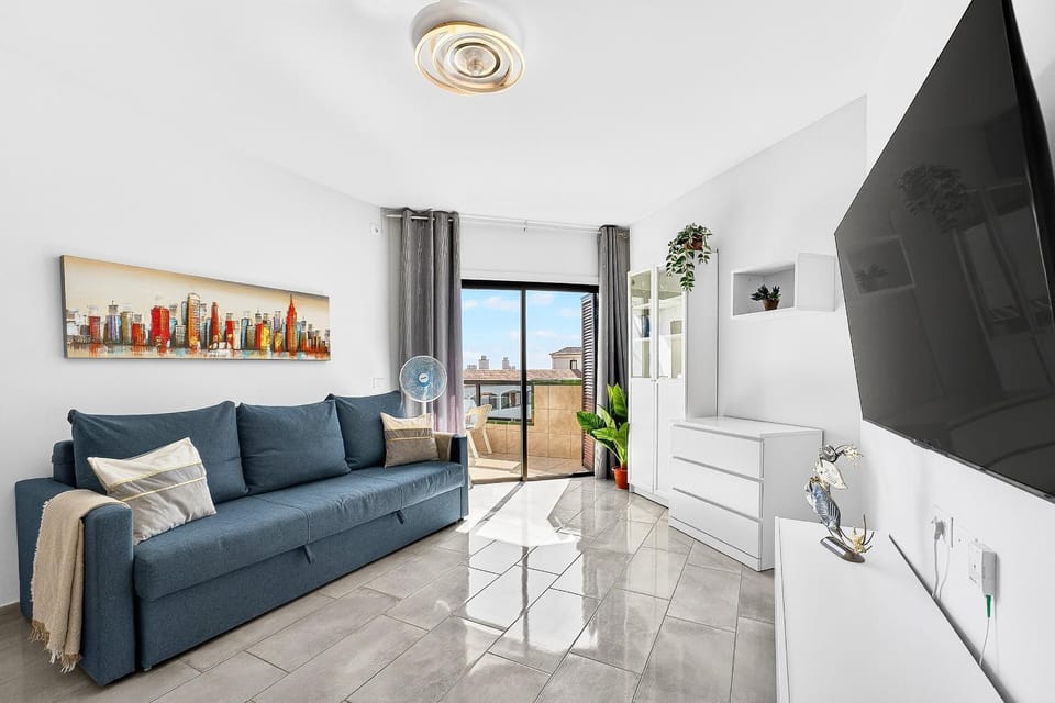 TV and multimedia, Living room, Seating area, Evening entertainment