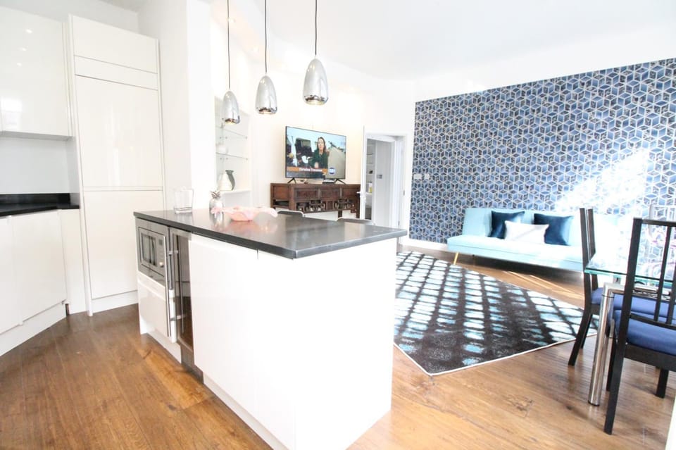 Contemporary 3 double bedroom 2 bathroom Haven in the heart of Chelsea Exquisite London Apartment with a Designer's Touch Apartment in City of Westminster
