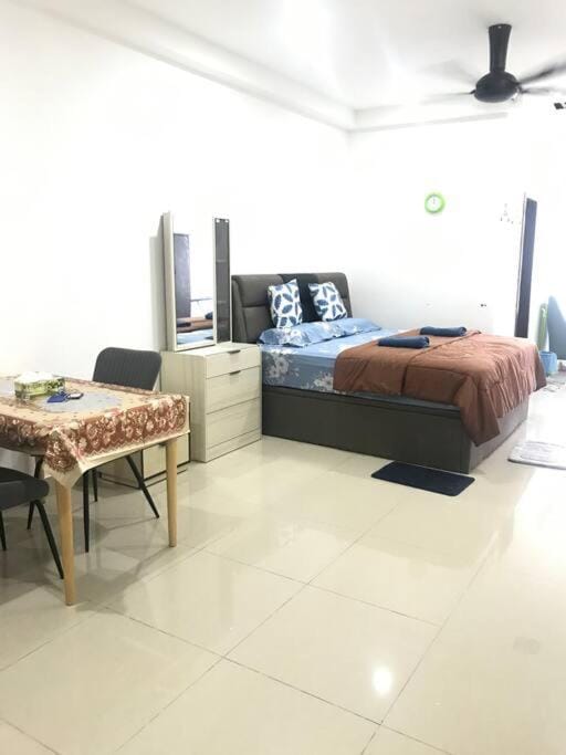 Cozy Shaftesbury High Floor King Bed & Wifi With Parkin Netflix 189 Apartment in Putrajaya