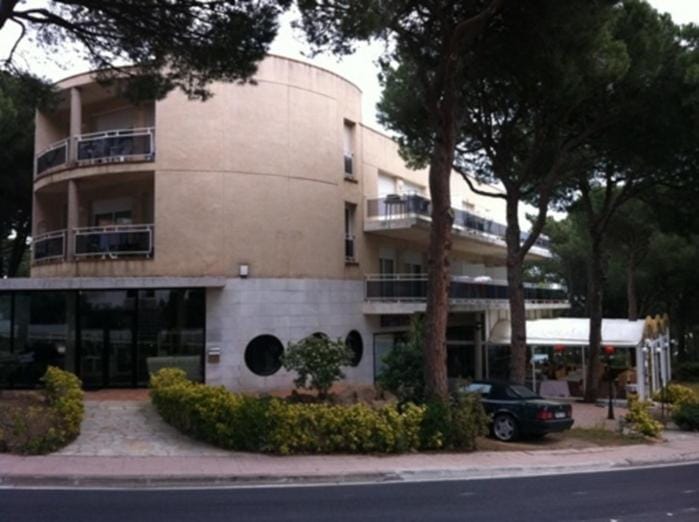 Property building, Facade/entrance, Off site