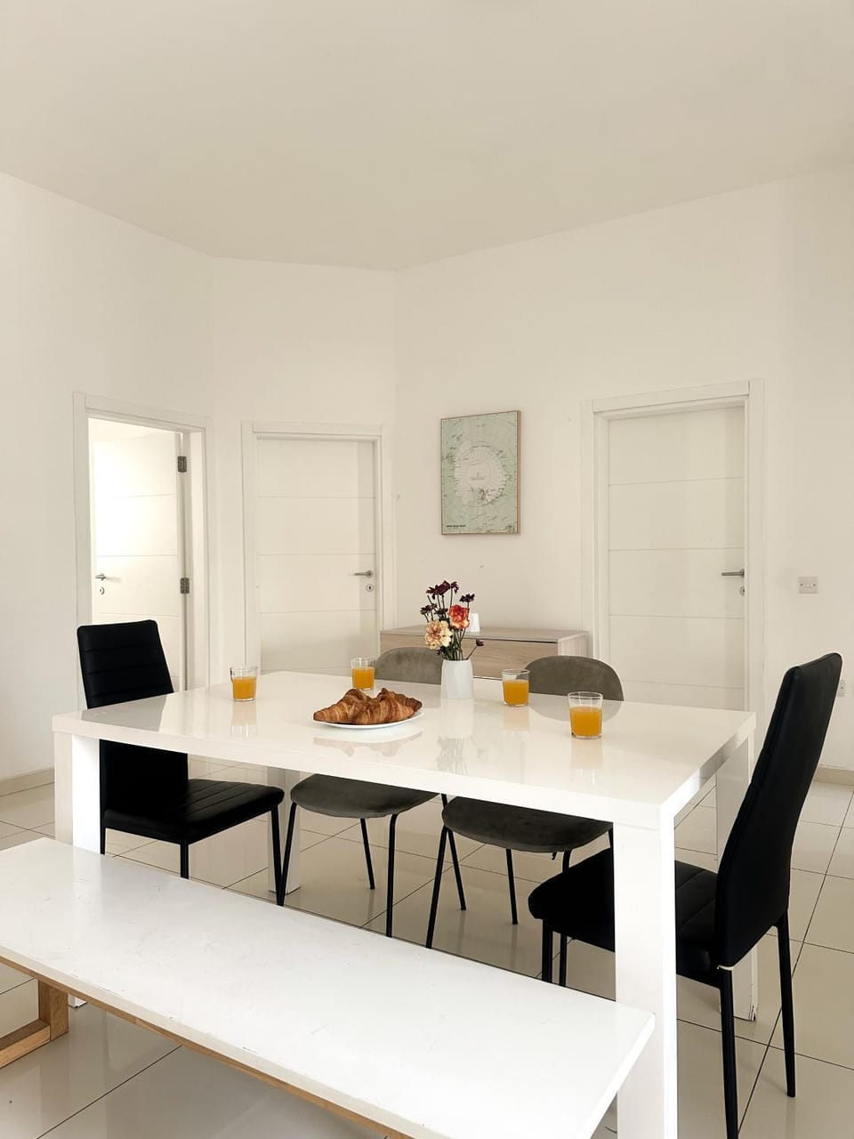 Kitchen or kitchenette, Seating area, Dining area