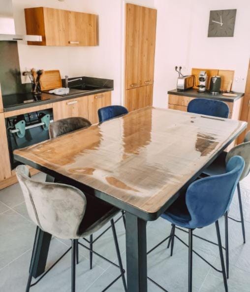 Kitchen or kitchenette, Dining area, dishwasher, oven, stove