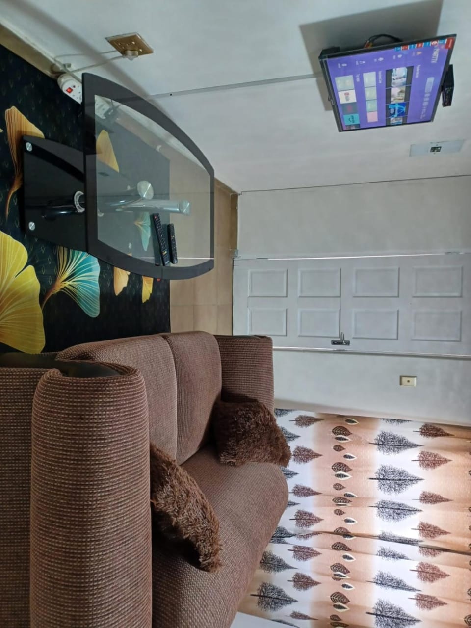 Communal lounge/ TV room, TV and multimedia, Living room, Seating area, Evening entertainment