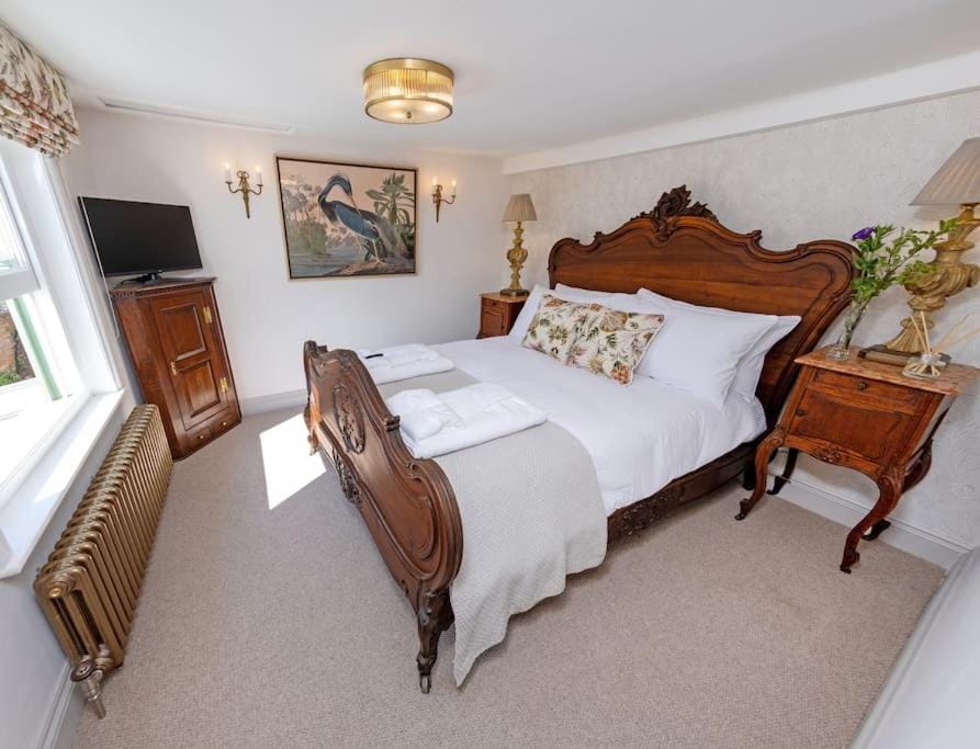 Quaint 18th Century Cottage in Lymington House in Lymington