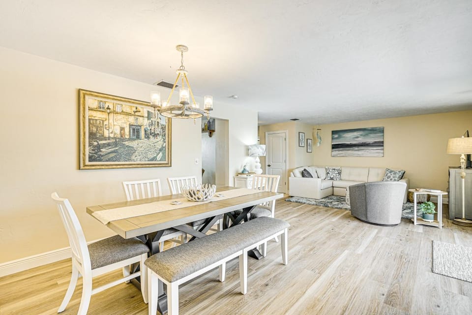 5 Mi to Beach: Cape Coral Oasis w/ Lanai House in Cape Coral