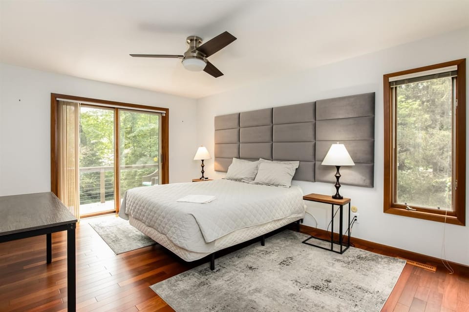 Charming 4-Bedroom Retreat Near Notre Dame House in South Bend