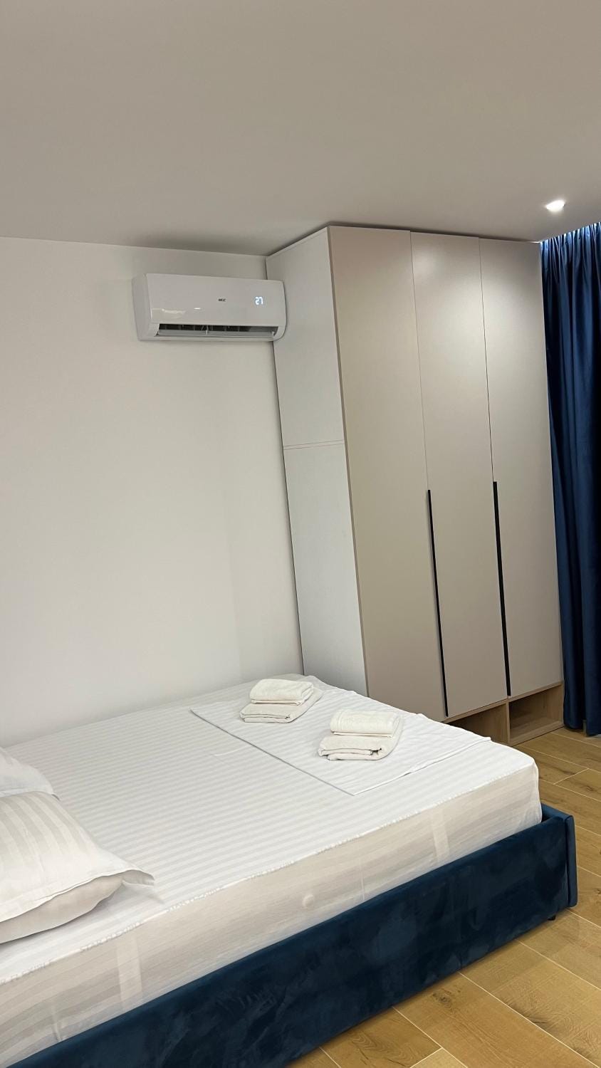 Bed, Bedroom, air conditioner