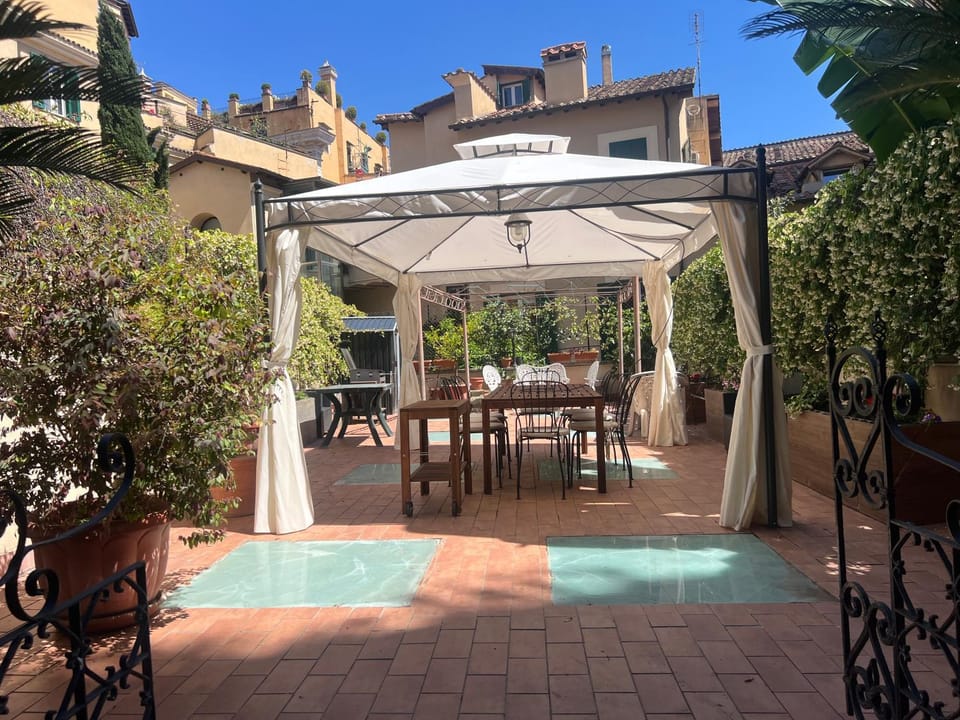 Veronica Suite, Terrace exclusive Historic Centre Piazza Venezia Apartment in Rome
