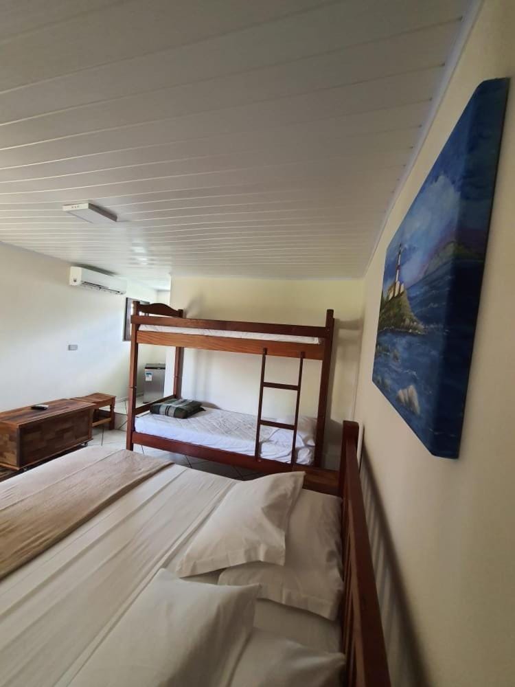 Bed, Photo of the whole room, Bedroom, bunk bed, air conditioner