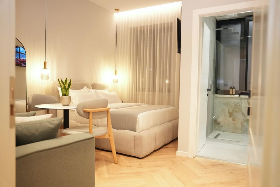 Bed, TV and multimedia, Photo of the whole room, Seating area