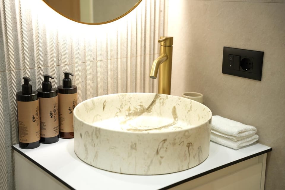 Bathroom, towels