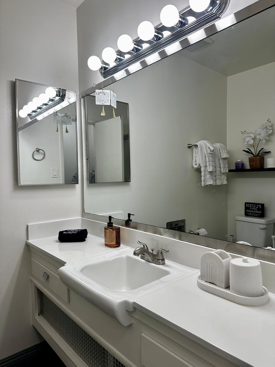 The Nest Manhattan Beach, Partial Ocean View Apartment in Marina del Rey