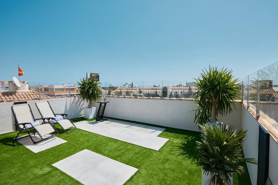View (from property/room), Balcony/Terrace, sunbed