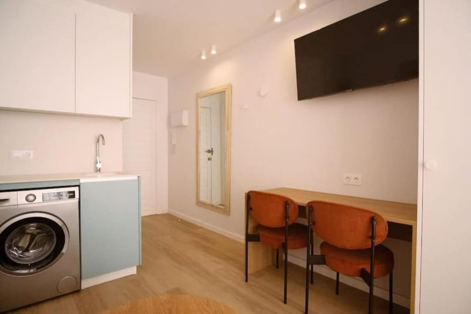 TV and multimedia, Kitchen or kitchenette, Living room, Seating area