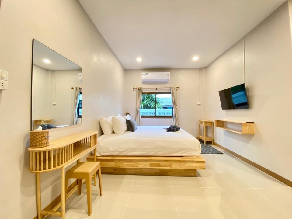 Bed, TV and multimedia, Photo of the whole room, Bedroom, air conditioner