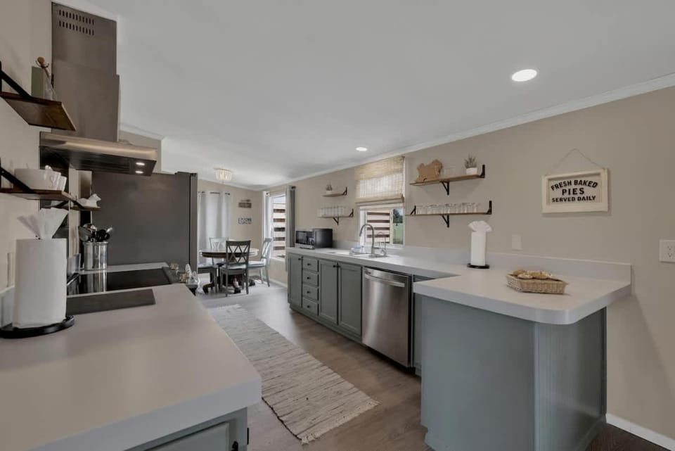 Kitchen or kitchenette, kitchen