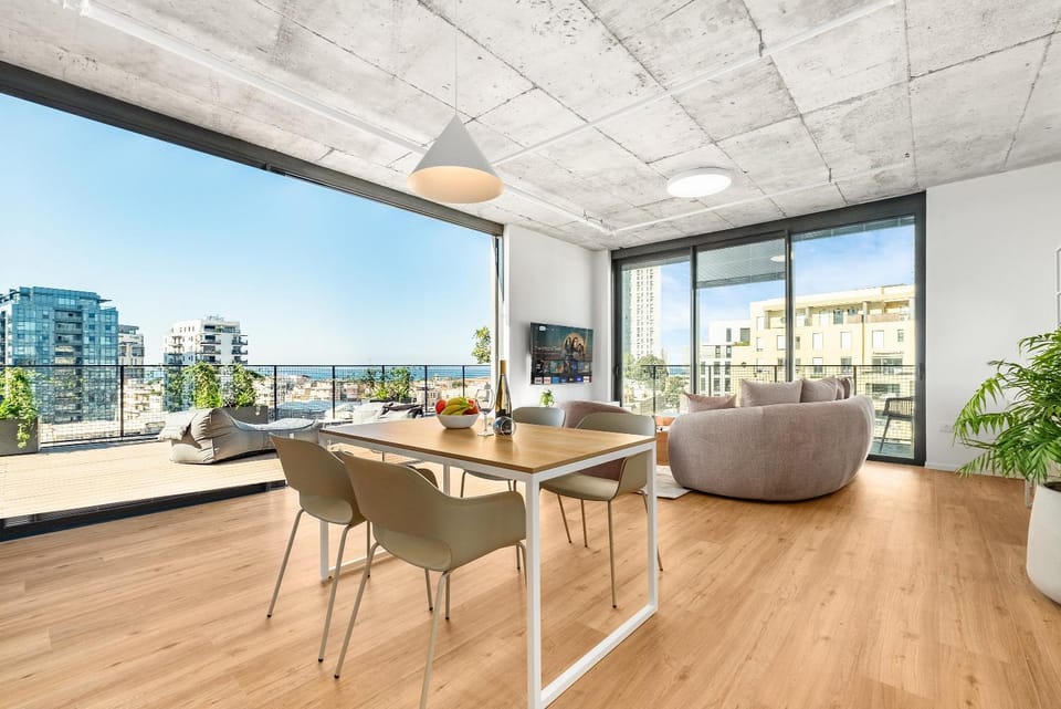 TV and multimedia, View (from property/room), Dining area, Evening entertainment