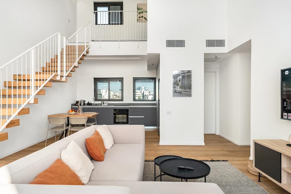 TV and multimedia, Kitchen or kitchenette, Living room, Seating area