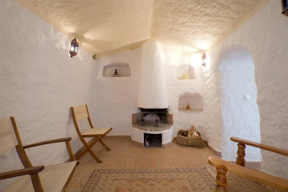 Seating area, fireplace