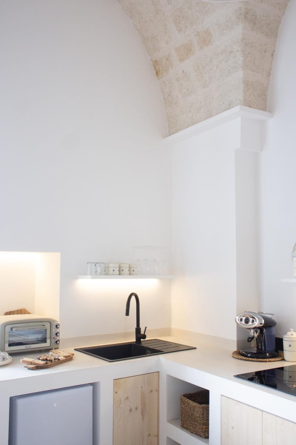 Coffee/tea facilities, Kitchen or kitchenette, minibar, stove