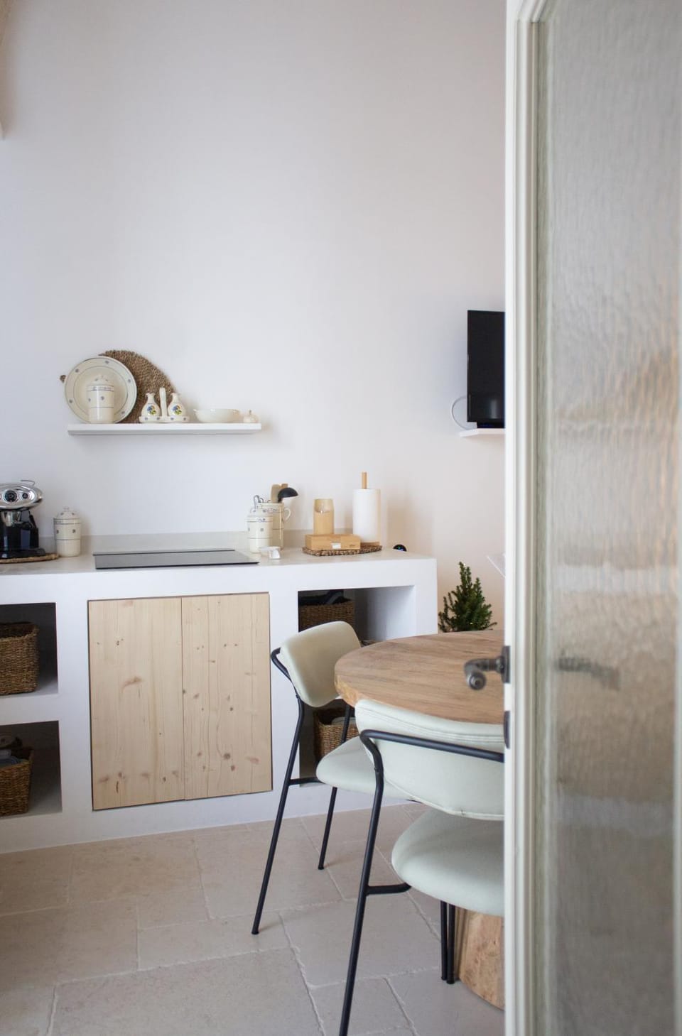 Coffee/tea facilities, Kitchen or kitchenette, Dining area
