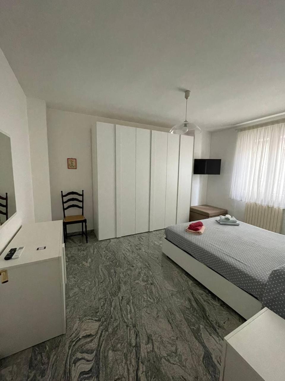 Bed, TV and multimedia, Bedroom, internet, air conditioner
