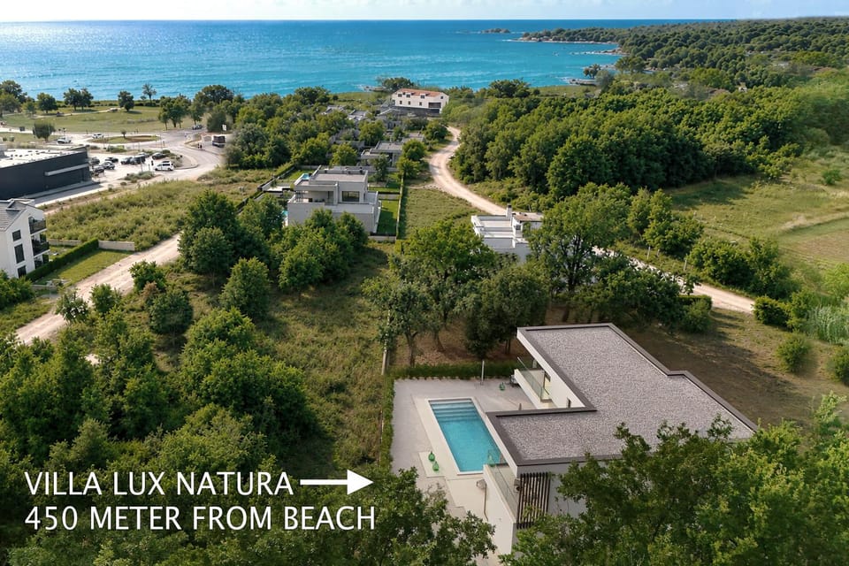Property building, Day, Neighbourhood, Natural landscape, Bird's eye view, Location