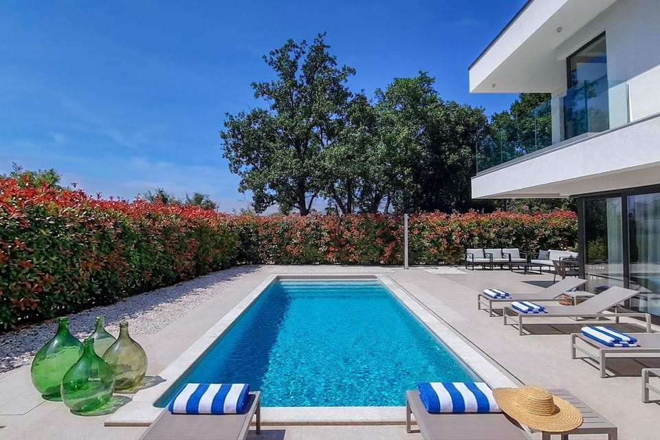 Property building, Day, Garden, Seating area, Garden view, Pool view, Swimming pool, sunbed