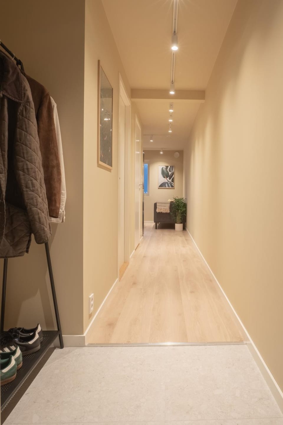 Facade/entrance, wardrobe