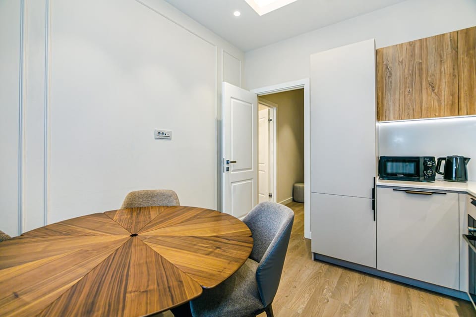 Kitchen or kitchenette, Dining area, minibar, oven, pet friendly, stove, toaster