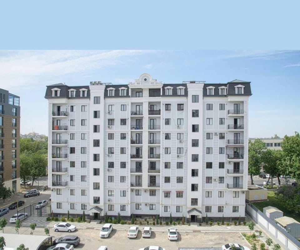 Property building, Facade/entrance, Day, Location, Parking