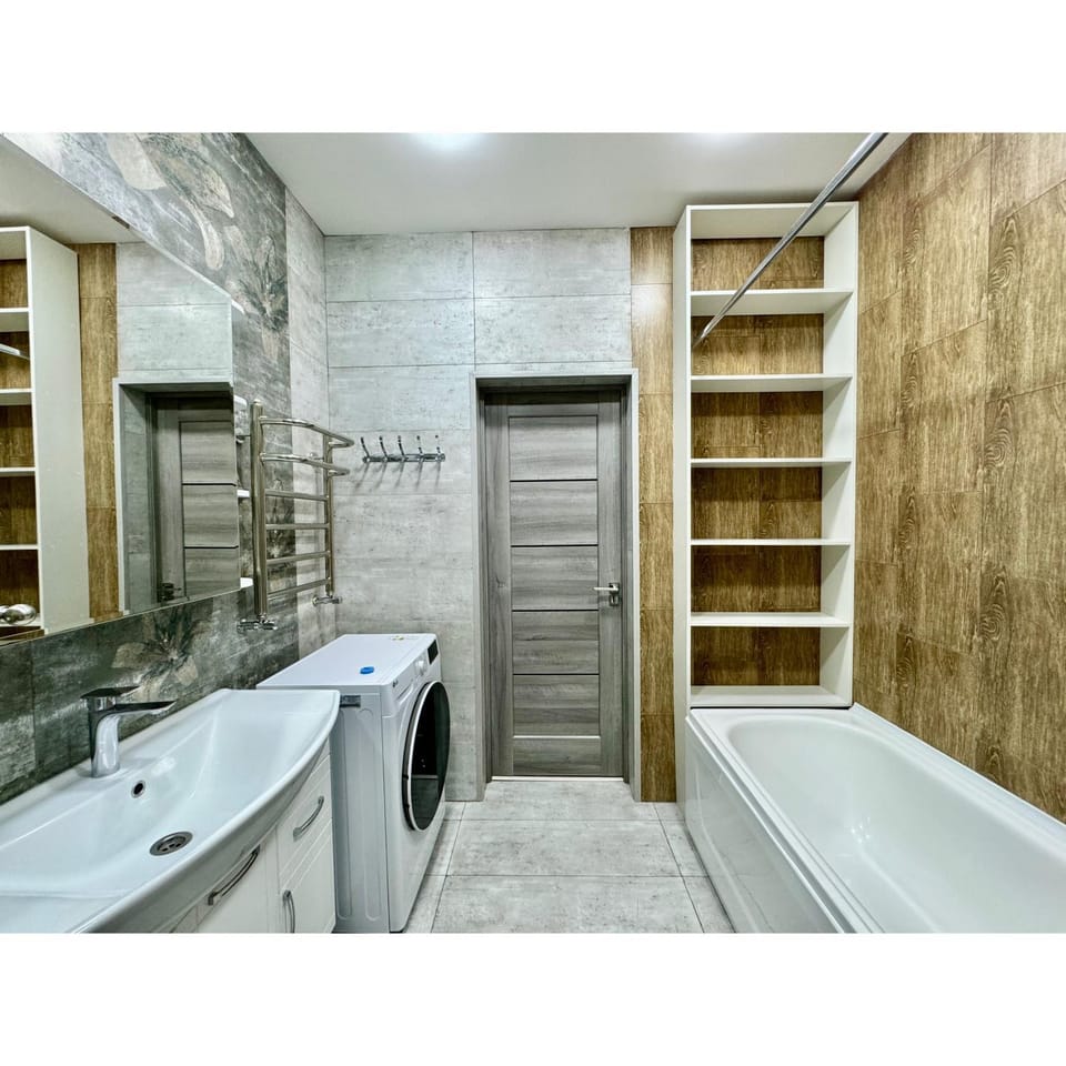 Bathroom, Bath, towels, washing machine, dryer