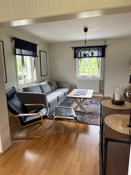 Högåsen ett bekvämt sjönära boende i Torsby Villa in Sweden