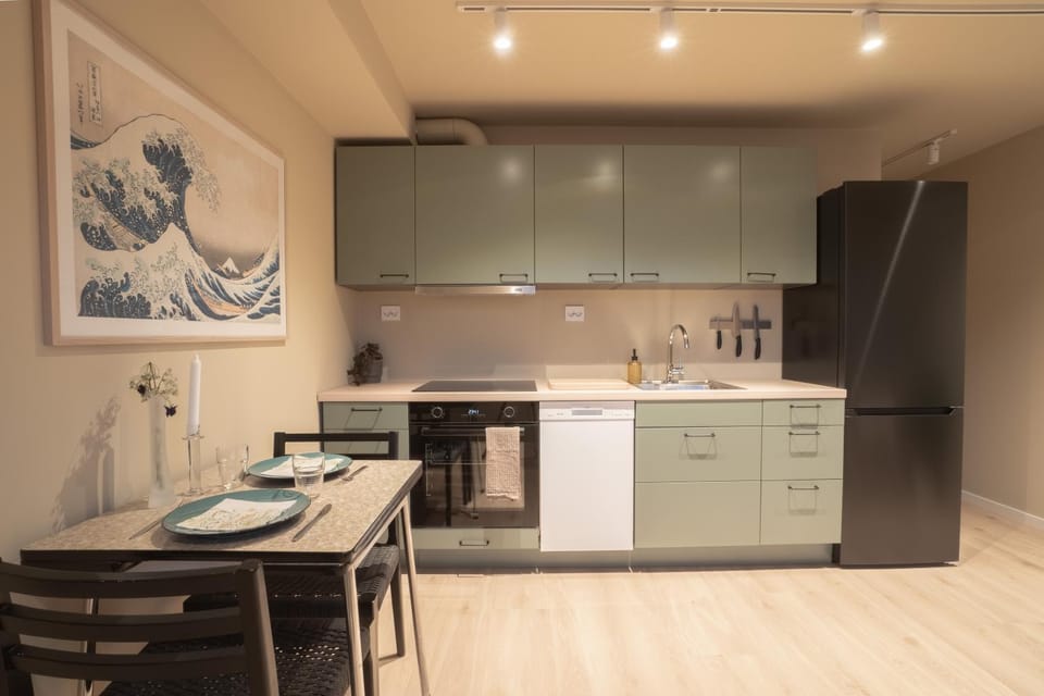 Kitchen or kitchenette, Dining area, oven, stove