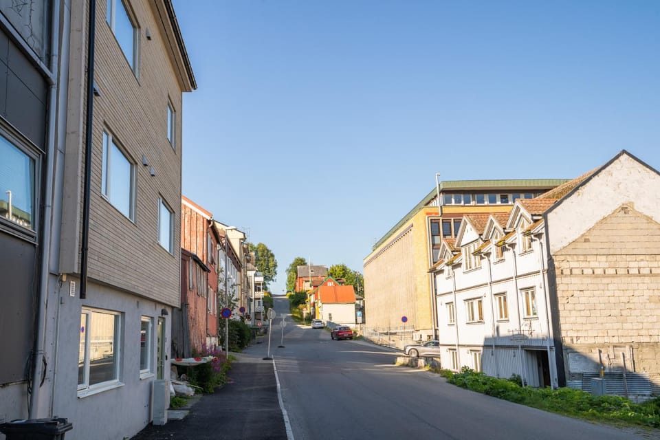 Property building, Neighbourhood